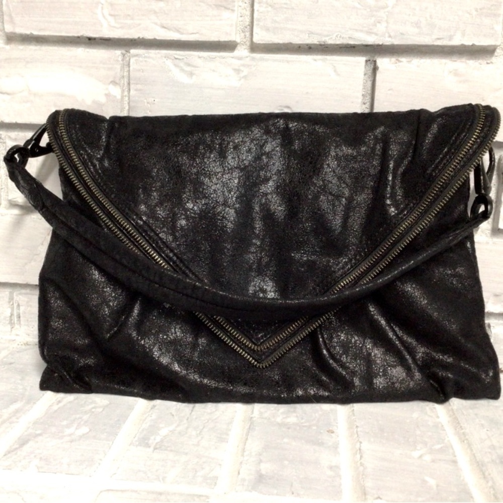 Matt & Nat Clutch/Handbag with magnetic closure